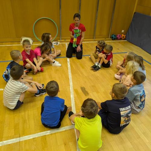 Klasse im Turnsaal